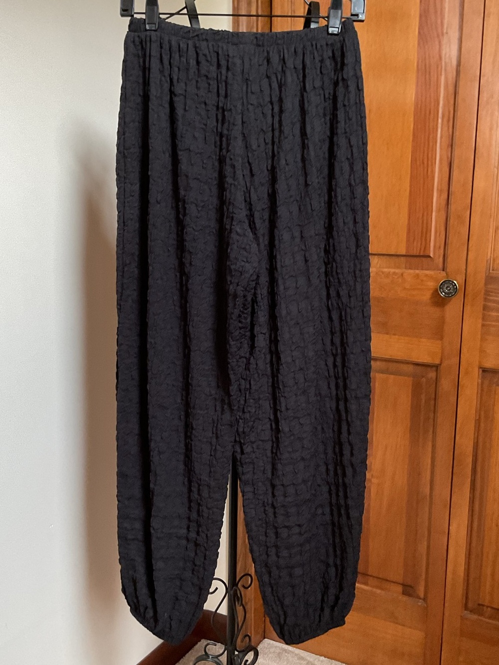 Zara Textured Cozy Lounge Pants in black - Picture 2 of 4